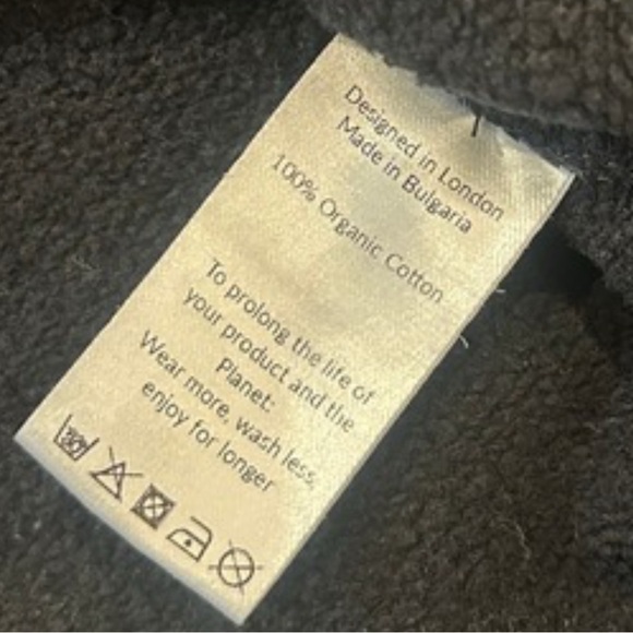 Saint + Sophia Star Embossed Organic Crewneck Sweatshirt | Black | US 6 (Small) - Picture 4 of 4